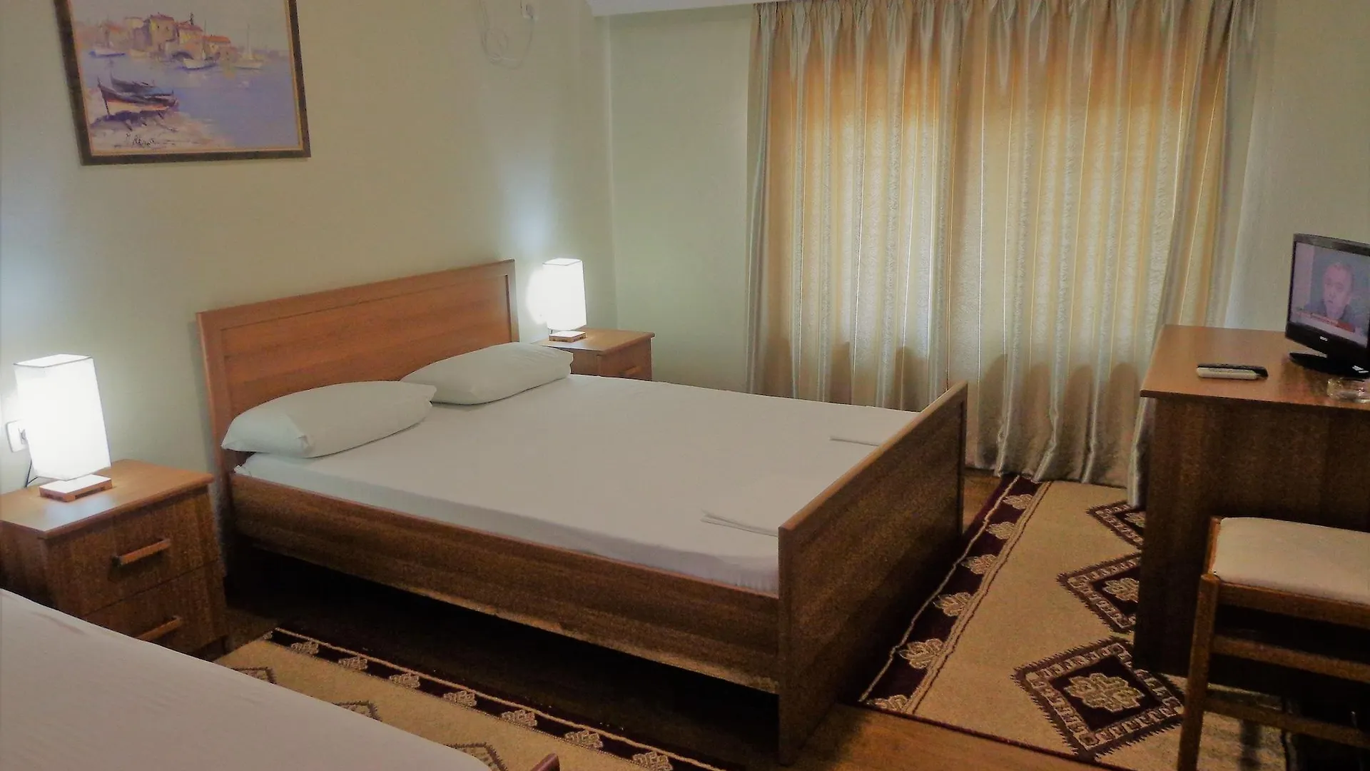 Hotel Viktoria Tirana Mjull-Bathore 3*,