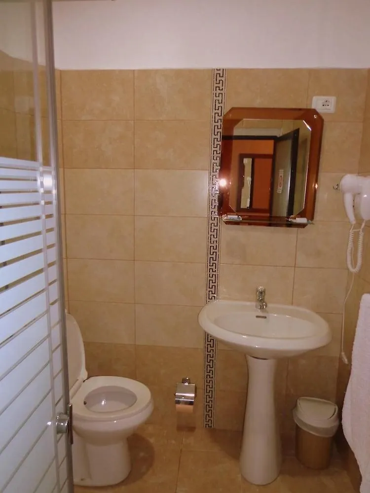 Hotel Viktoria Tirana Mjull-Bathore 3*,