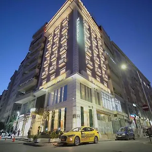فندق Light, Yzberishti